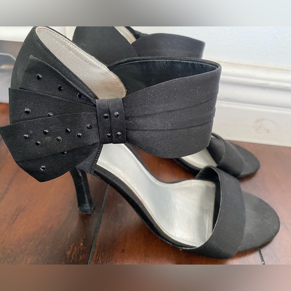 Beautiful Apt. 9 brand black heels - Picture 3 of 6